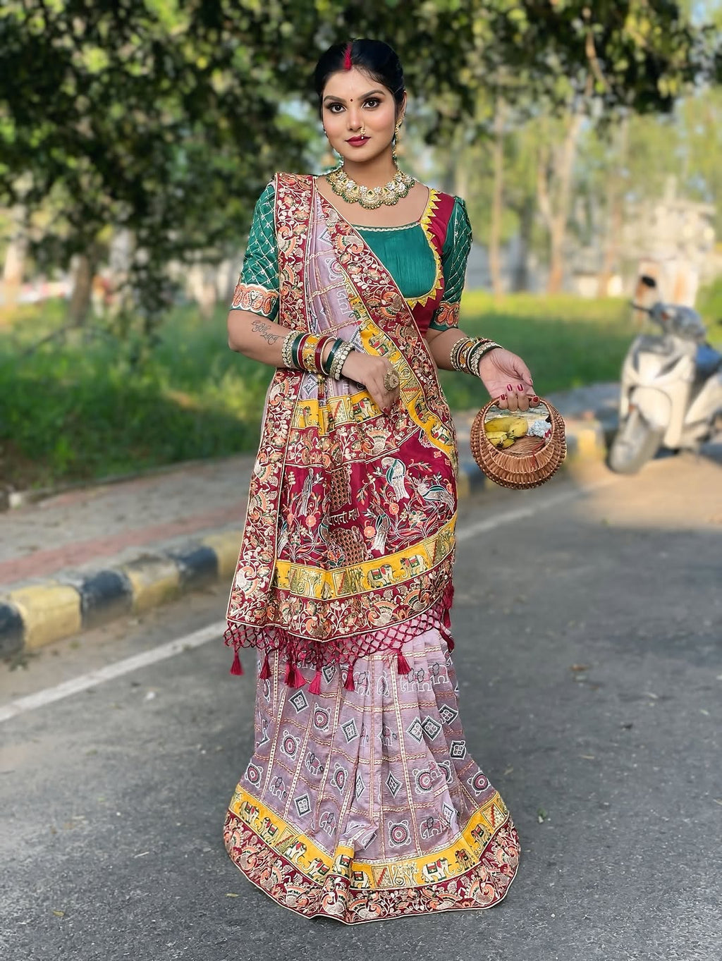 Kusum Lavender Soft Silk Sada Saubhagyavati Bhava Wedding Patola Saree